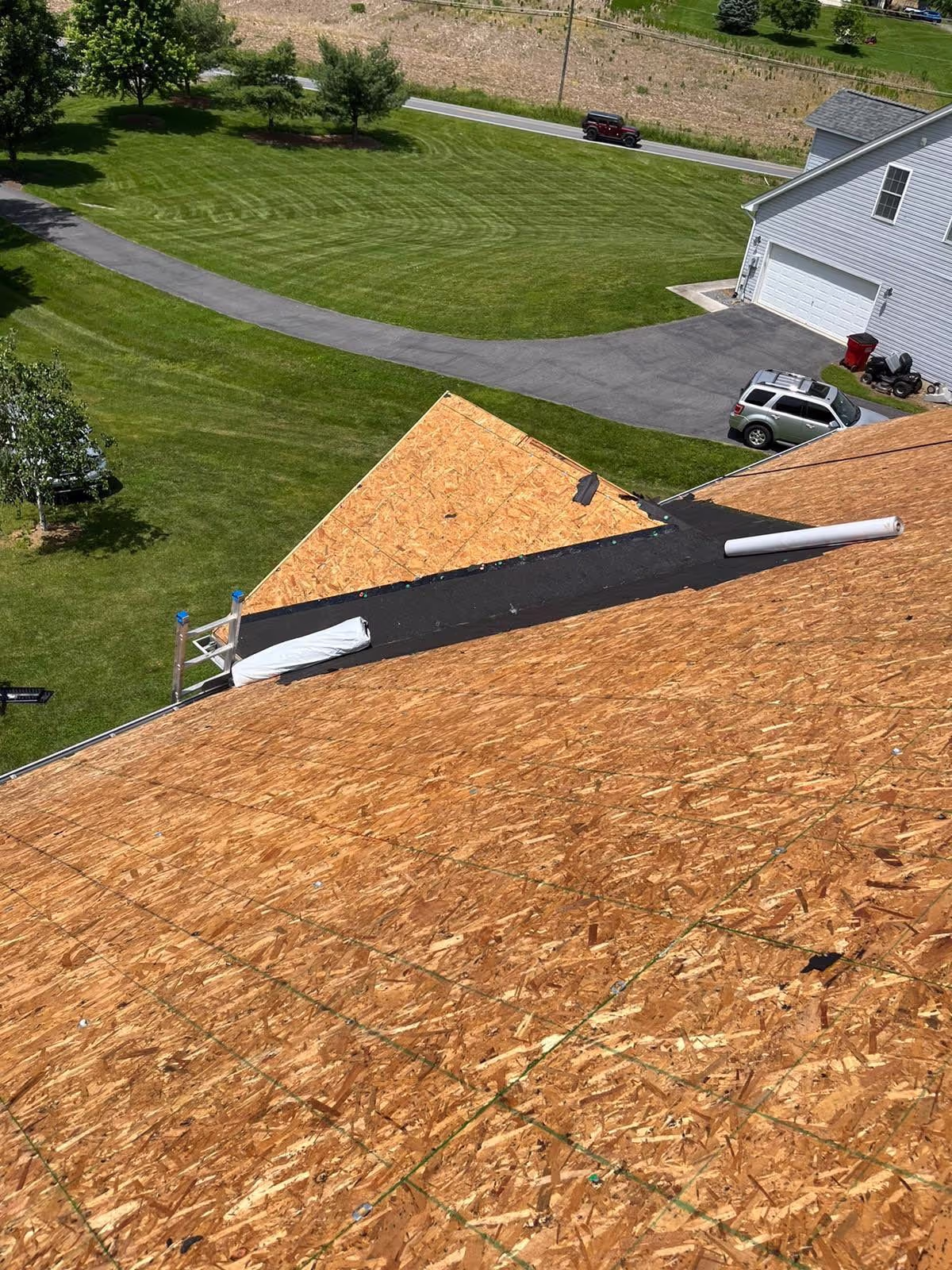 Roof, Siding, Windows, & Roof Over Deck, Martinsburg: project view 7
